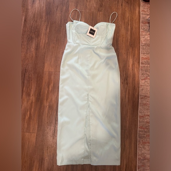 NWT Alieva ARICA SPAGHETTI STRAP MIDI DRESS (SKY BLUE) - Picture 4 of 10